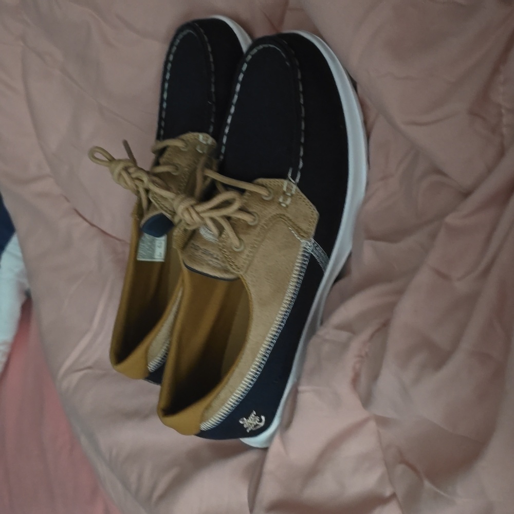 Skechers